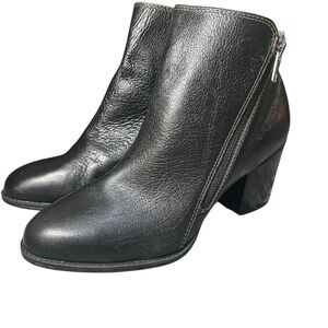 SOFFT Black Leather Ankle Boots